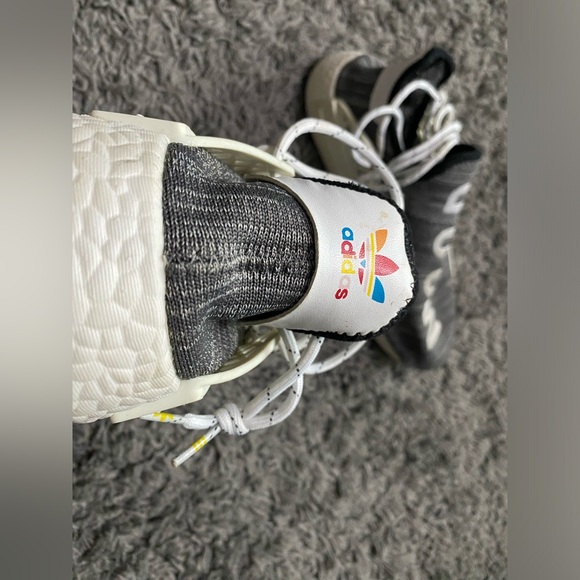 ADIDAS CLOUDS  x Pharrell Williams - Picture 4 of 7